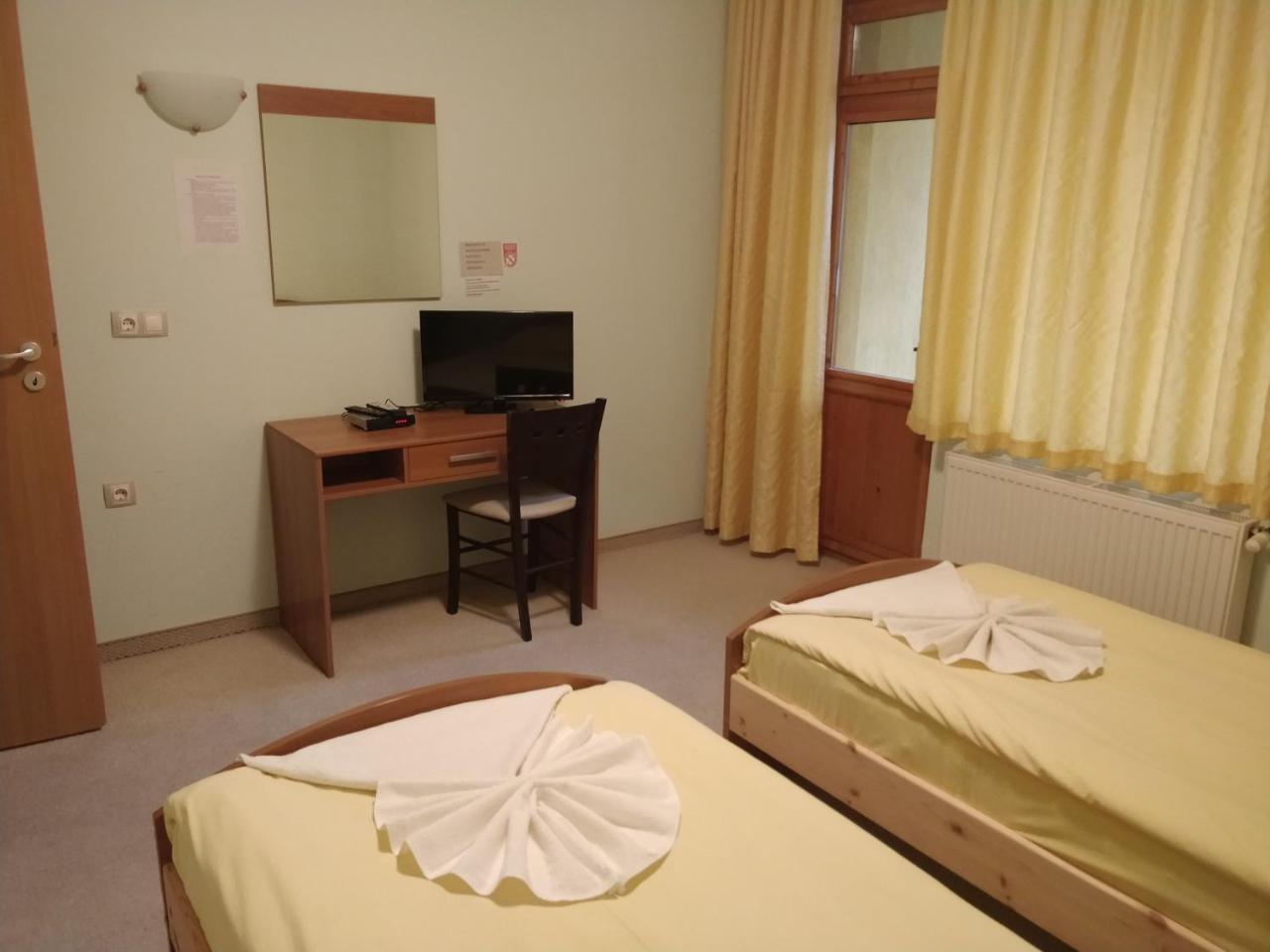 Hotel Restaurant Popini Laki 야고디나 외부 사진